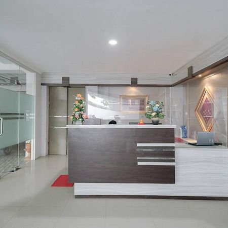 Urbanview Hotel Bari Syariah Palembang By Reddoorz Dış mekan fotoğraf