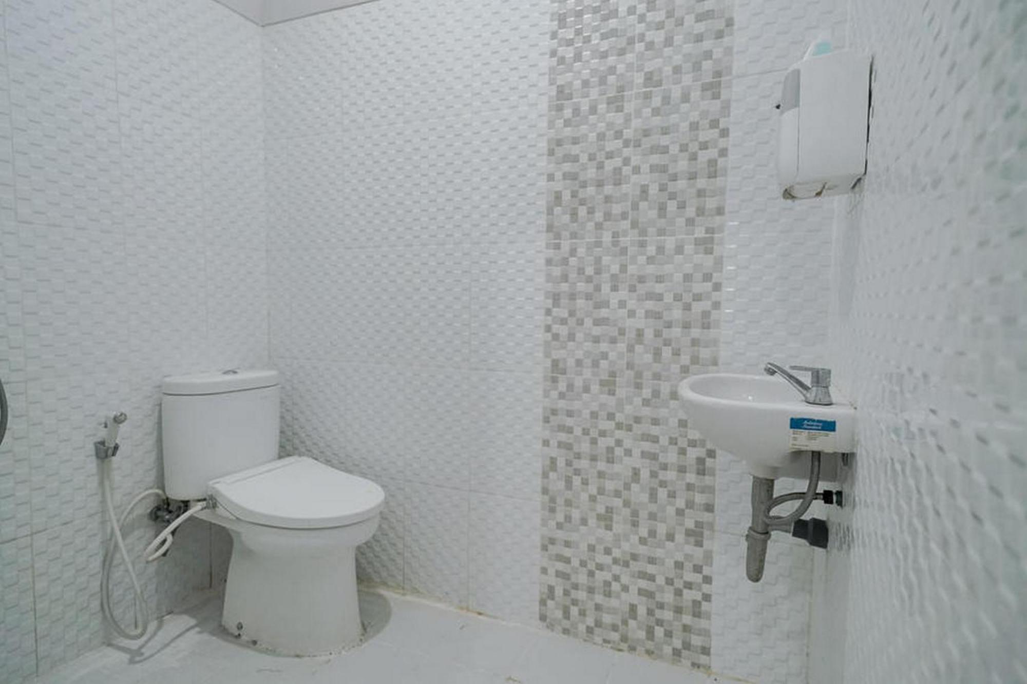 Urbanview Hotel Bari Syariah Palembang By Reddoorz Dış mekan fotoğraf